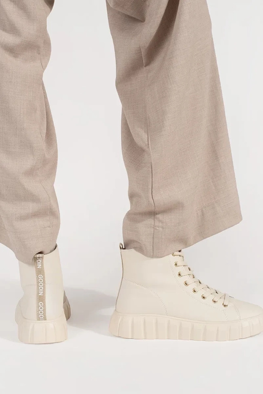 Vysoké dámske topánky... Vysoké dámske topánky...