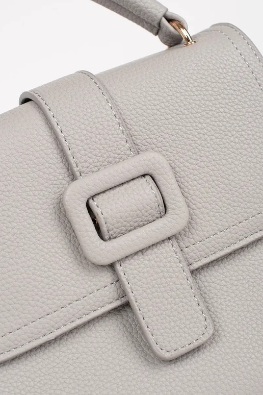 Sivá malá kabelka so zlatými prvkami