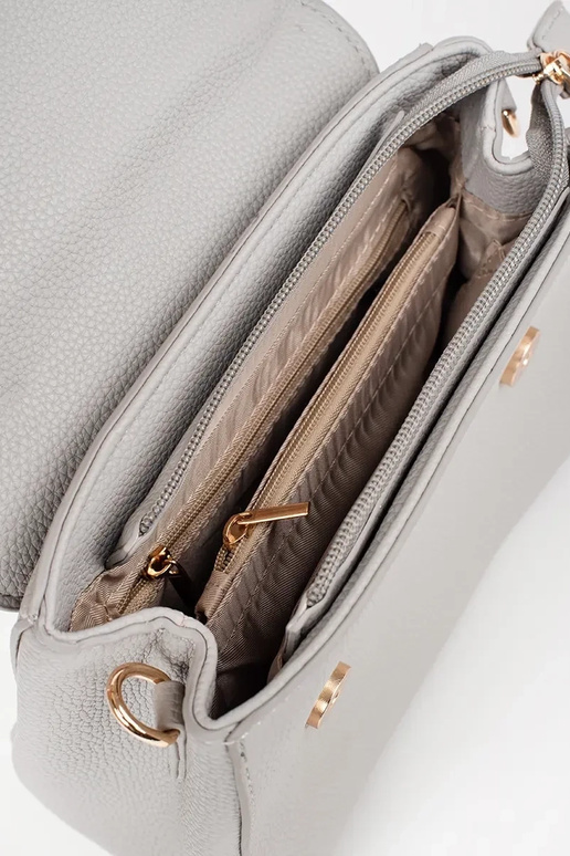 Sivá malá kabelka so zlatými prvkami