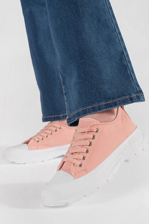 Klasické topánky na platforme v jasne...