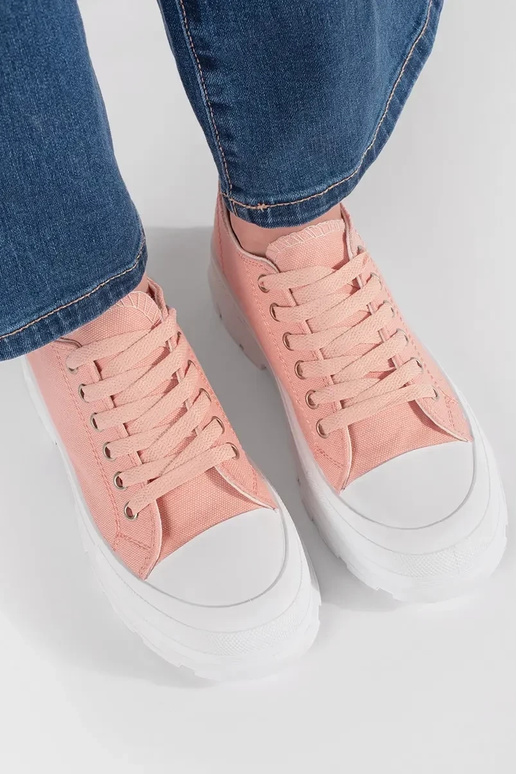 Klasické topánky na platforme v jasne...