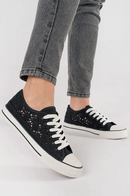 Čierne čipkované topánky