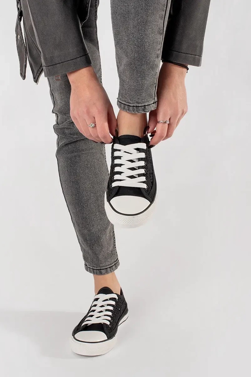 Čierne čipkované topánky