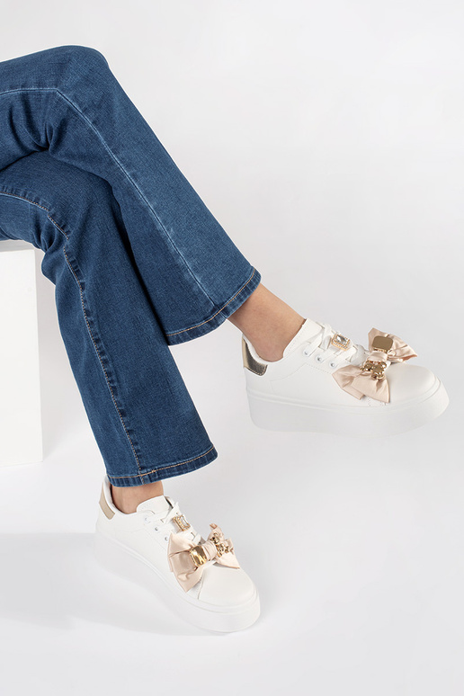 Biele-zlaté tenisky so zlatými doplnkami