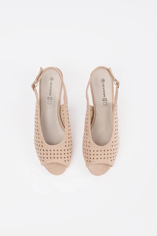 sandalové topánky pieskovej farby na...