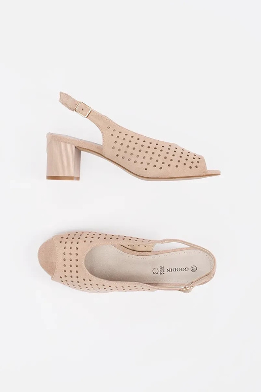 sandalové topánky pieskovej farby na...