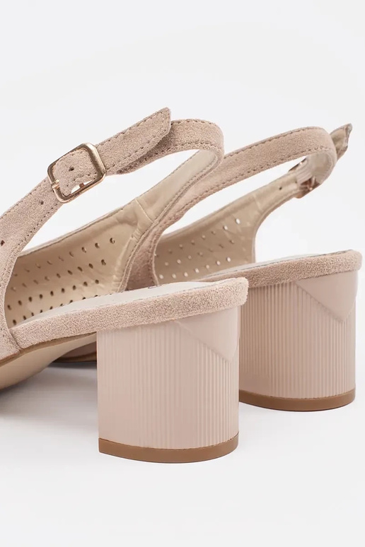 sandalové topánky pieskovej farby na...