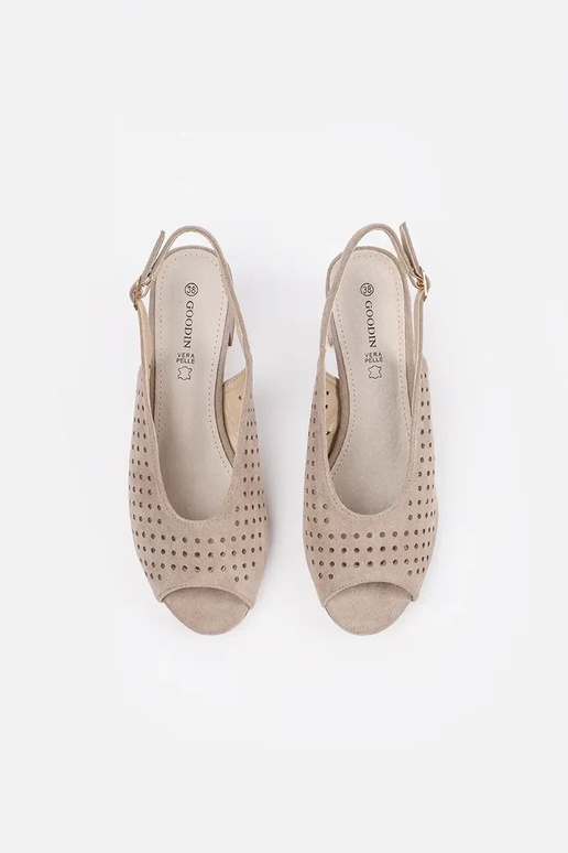 sandále na podpätku so striebrom... sandále na podpätku so striebrom...