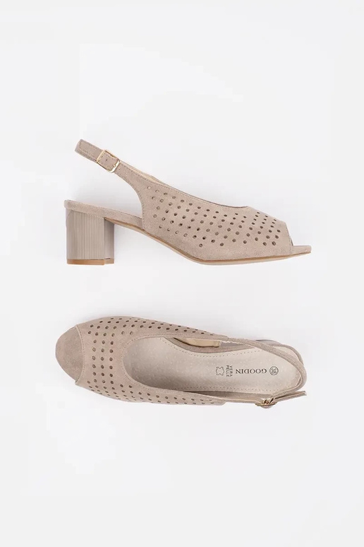 sandále na podpätku so striebrom... sandále na podpätku so striebrom...