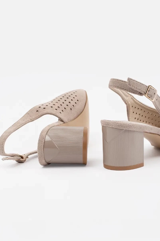 sandále na podpätku so striebrom... sandále na podpätku so striebrom...