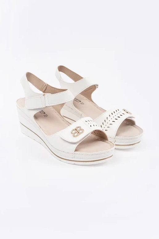 biele sandále na platforme s...
