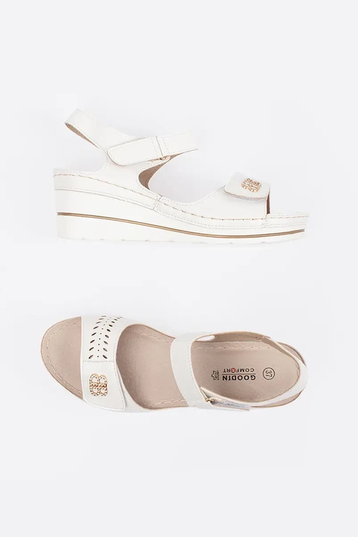 biele sandále na platforme s...