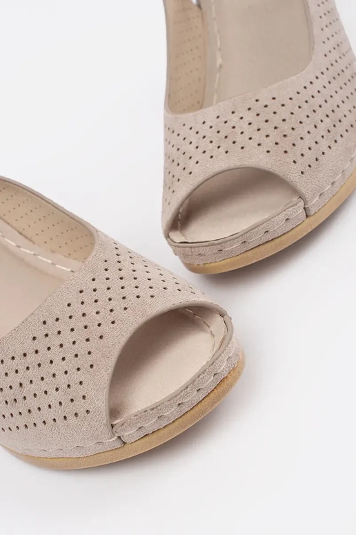 Otvorené sandále pieskovej farby na...
