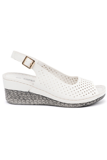 Biele čipkované sandále