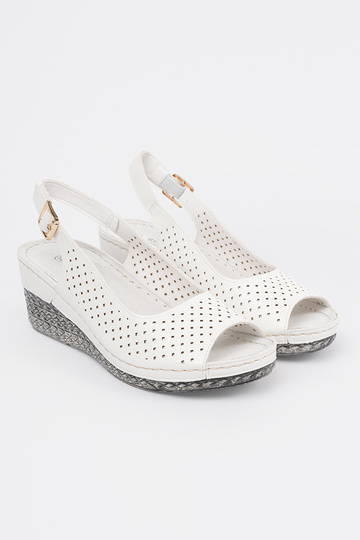 Biele čipkované sandále 2