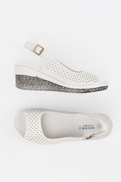 Biele čipkované sandále