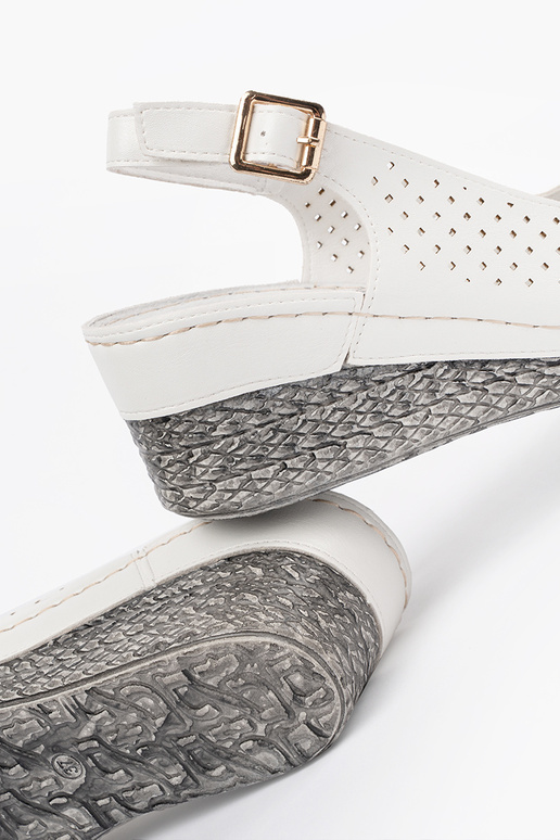 Biele čipkované sandále