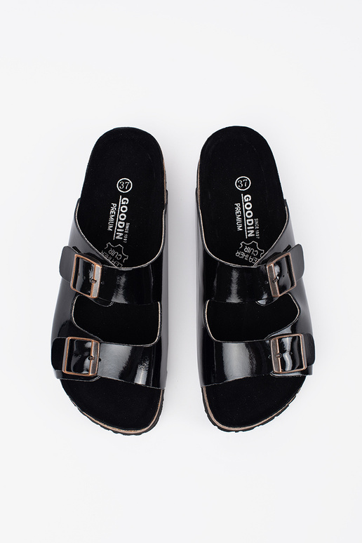 Čierne šľapky na plochom podošve