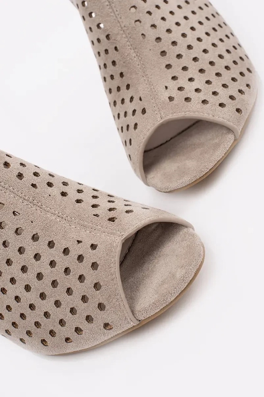 pieskové sandály na vysokých...