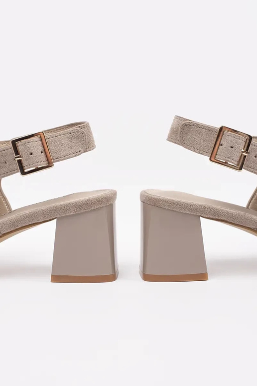 pieskové sandály na vysokých...