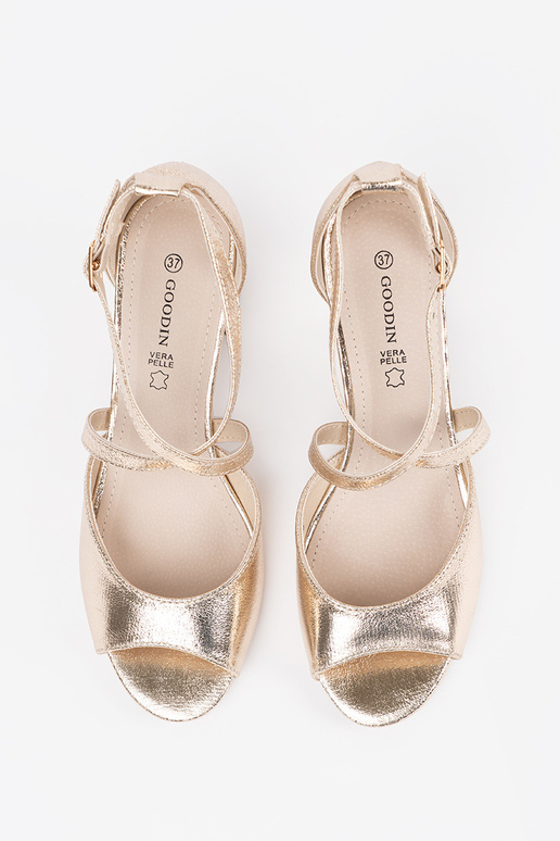 Zlaté sandále na nízkom podpätku Zlaté sandále na nízkom podpätku