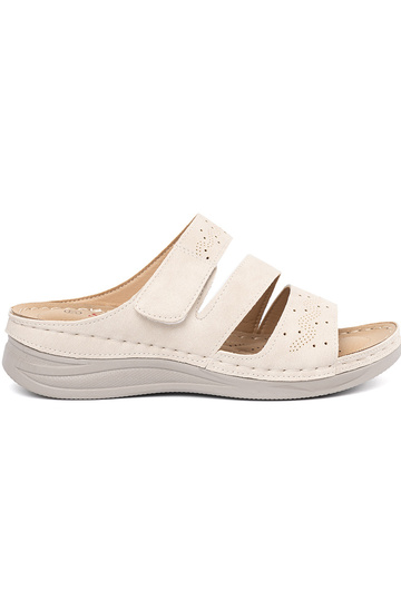 Šľapky na nízkej platforme...