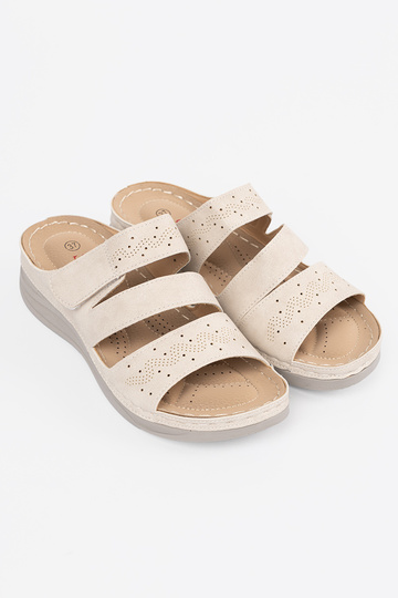 Šľapky na nízkej platforme... 2