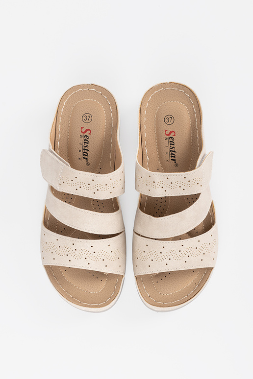 Šľapky na nízkej platforme jasne... Šľapky na nízkej platforme jasne...