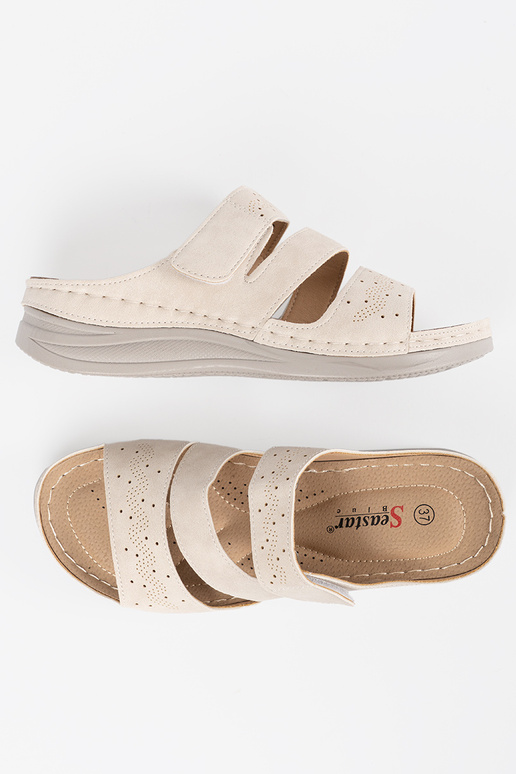 Šľapky na nízkej platforme jasne... Šľapky na nízkej platforme jasne...