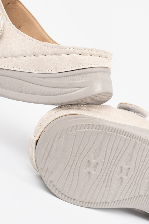 Šľapky na nízkej platforme jasne... Šľapky na nízkej platforme jasne...