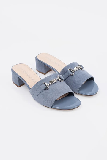 modré šľapky na vysokom... 2