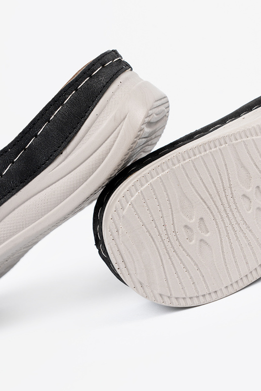 Dámske šľapky s dekoratívnymi kvetmi... Dámske šľapky s dekoratívnymi kvetmi...