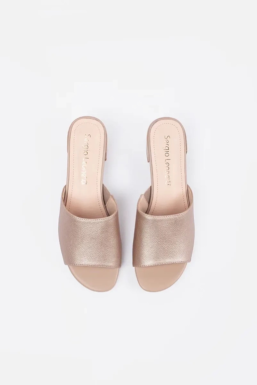 pieskové šľapky na vysokom podpätku...