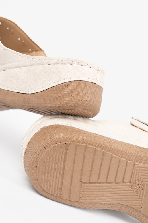 Sandalové šľapky na nízkej platforme... Sandalové šľapky na nízkej platforme...