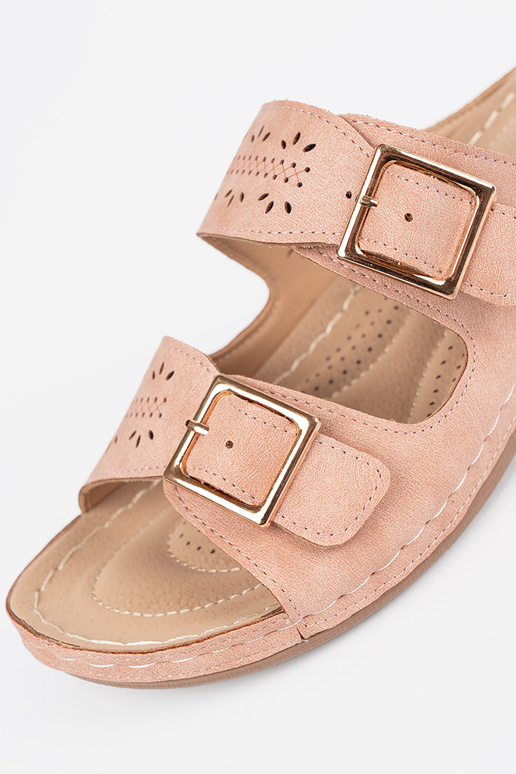 Sandalové šľapky na nízkej platforme... Sandalové šľapky na nízkej platforme...