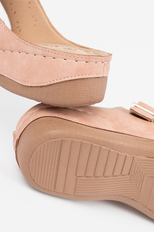 Sandalové šľapky na nízkej platforme... Sandalové šľapky na nízkej platforme...