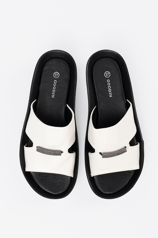 Bielo-čierne šľapky na nízkom...