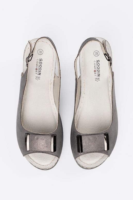 Dámske šedé sandále na klinovom podpätku Dámske šedé sandále na klinovom podpätku