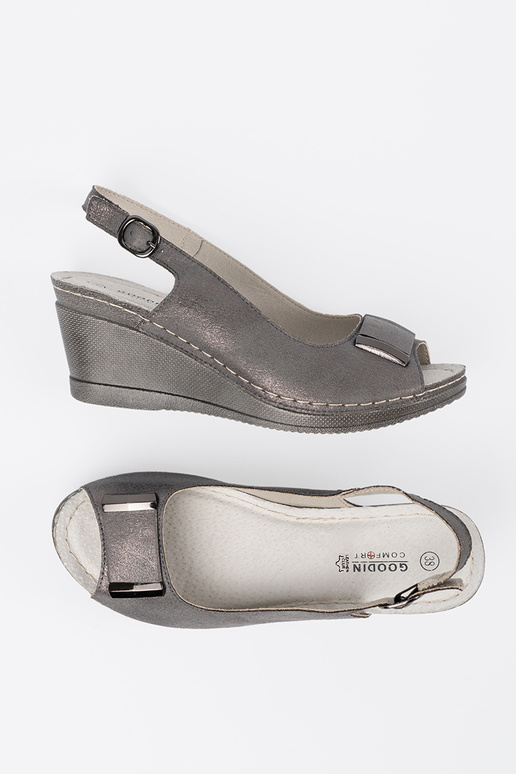 Dámske šedé sandále na klinovom podpätku Dámske šedé sandále na klinovom podpätku