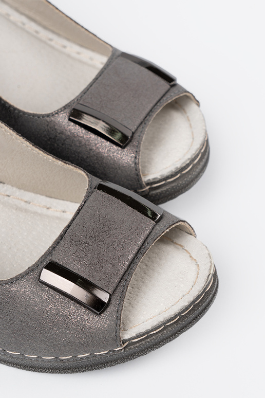 Dámske šedé sandále na klinovom podpätku Dámske šedé sandále na klinovom podpätku