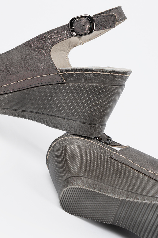 Dámske šedé sandále na klinovom podpätku Dámske šedé sandále na klinovom podpätku