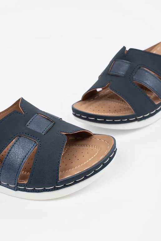 Pohodlné šľapky na nízkom klinovom...