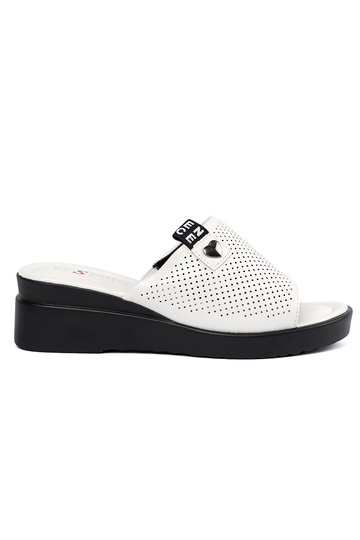 Ažúrové šľapky s platformou...