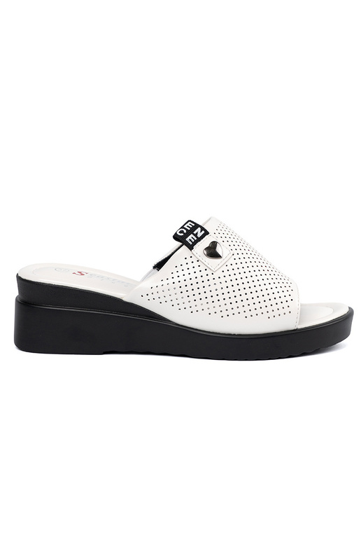 Ažúrové šľapky s platformou bielej farby Ažúrové šľapky s platformou bielej farby