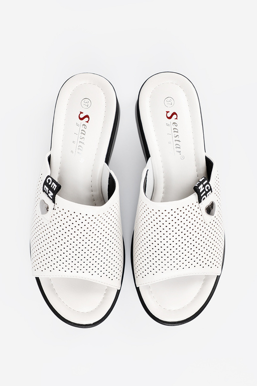 Ažúrové šľapky s platformou bielej farby Ažúrové šľapky s platformou bielej farby