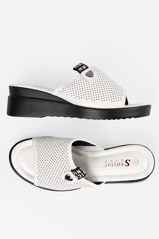 Ažúrové šľapky s platformou bielej farby Ažúrové šľapky s platformou bielej farby
