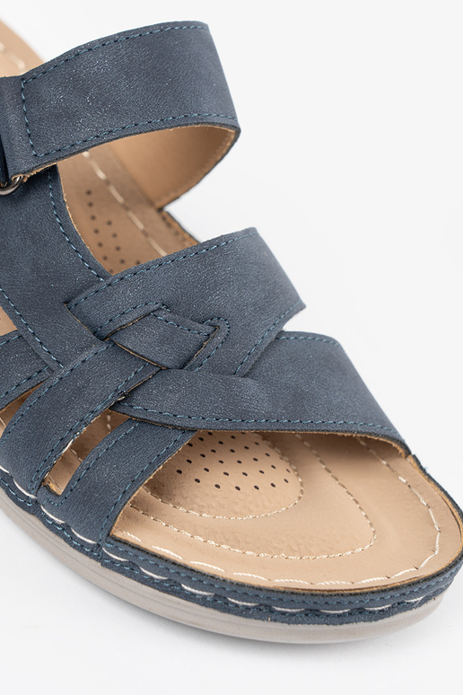 Dámske šľapky s dekoratívnymi kvetmi...