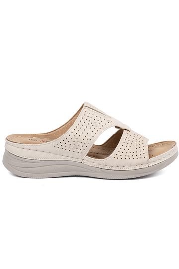 Pohodlné šľapky s popruhmi...