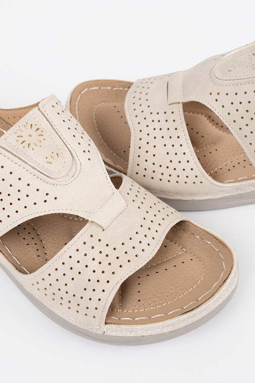 Pohodlné šľapky s popruhmi... Pohodlné šľapky s popruhmi...