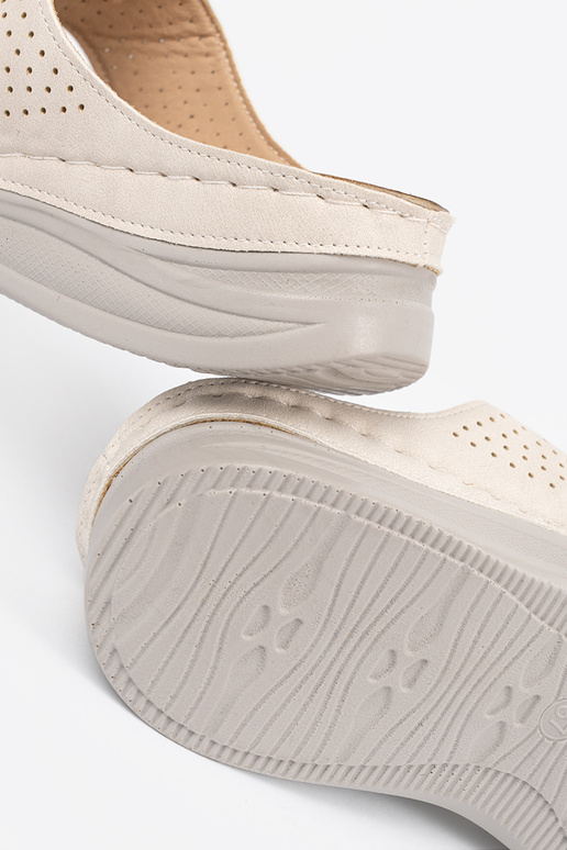 Pohodlné šľapky s popruhmi... Pohodlné šľapky s popruhmi...